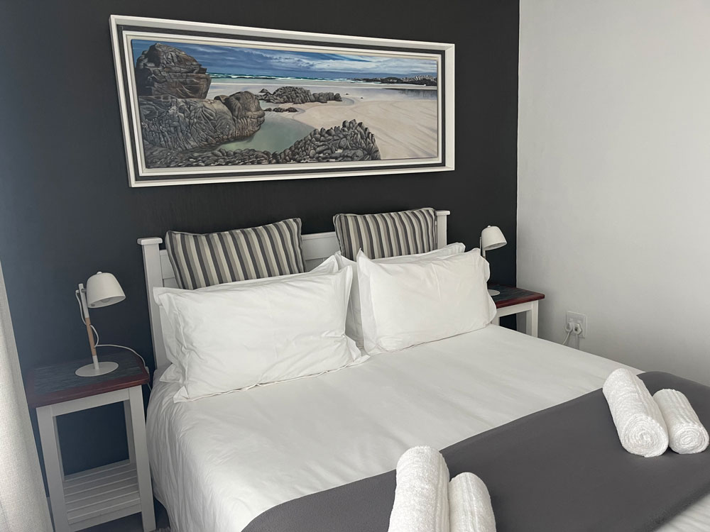 Shore Thing Room at Footprints in Kleinmond double bed